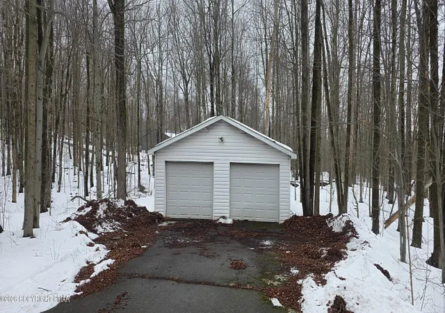 Homes for sale in Moscow, PA | 80 Woodland Dr, Moscow, PA 18444 | MLS# PM-143039