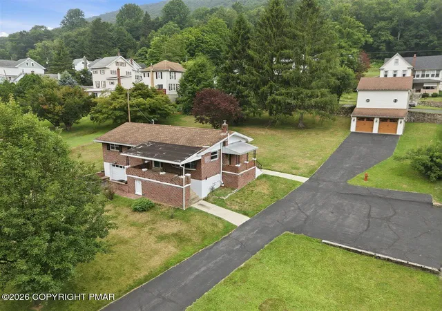 Photo 2 of Single family home for sale at 722 South Ave, Jim Thorpe, PA 18229 | MLS# PM-143726 | Listing updated on 2026-09-05