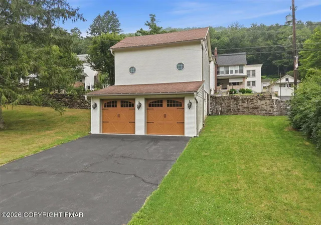 Photo 3 of Single family home for sale at 722 South Ave, Jim Thorpe, PA 18229 | MLS# PM-143726 | Listing updated on 2026-09-05