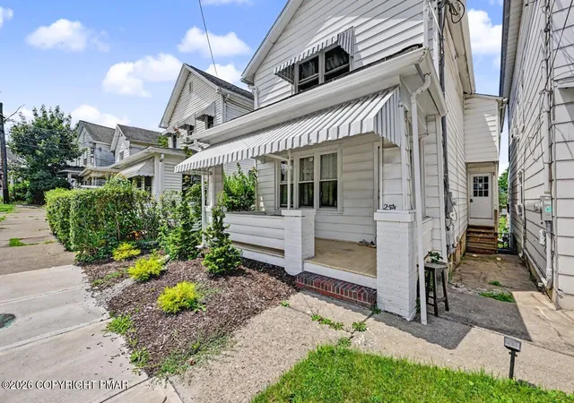 Photo 2 of Single family home for sale at 254 W Main St, Nanticoke, PA 18634 | MLS# PM-143122 | Listing updated on 2026-09-29