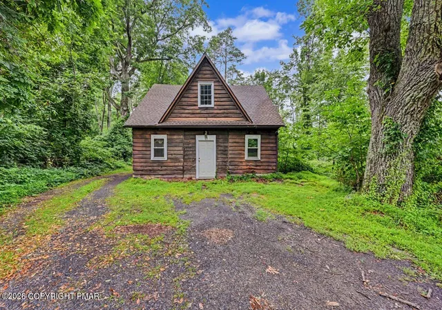 Photo 3 of Single family home for sale at 239 Meadowside Rd, Mount Pocono, PA 18344 | MLS# PM-143511 | Listing updated on 2026-08-18