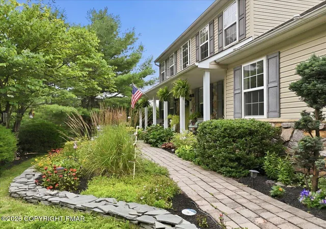 Photo 4 of Sale Pending at 325 Shawnee Valley Dr, East Stroudsburg, PA 18302 | MLS# PM-143119 | Listing updated on 2026-09-24