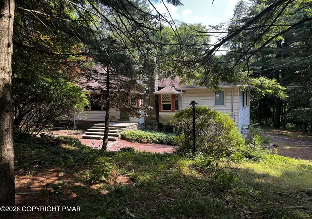 Photo 2 of Single family home for sale at 101 Knob Rd, Mount Pocono, PA 18344 | MLS# PM-143156 | Listing updated on 2026-09-06