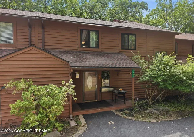 Photo 3 of Townhouse for sale at 123 Meadow View Ct, Bushkill, PA 18324 | MLS# PM-143163 | Listing updated on 2026-09-05