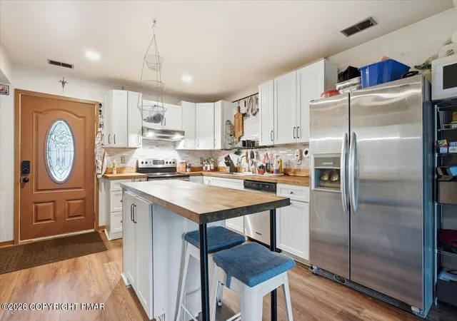 Photo 4 of Townhouse for sale at 123 Meadow View Ct, Bushkill, PA 18324 | MLS# PM-143163 | Listing updated on 2026-09-05