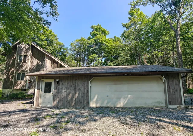 Photo 3 of Single family home for sale at 62 E Crk View Dr, Gouldsboro, PA 18424 | MLS# PM-143166 | Listing updated on 2026-08-07