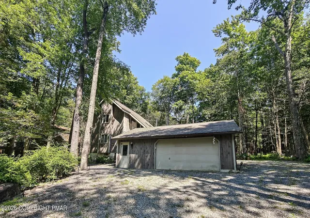 Photo 4 of Single family home for sale at 62 E Crk View Dr, Gouldsboro, PA 18424 | MLS# PM-143166 | Listing updated on 2026-08-07
