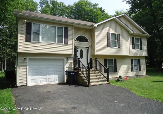 Photo 3 of Single family home for sale at 3270 Beech Ridge Dr, Pocono Summit, PA 18346 | MLS# PM-143178 | Listing updated on 2026-07-21
