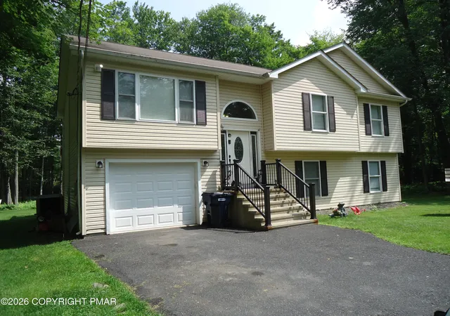 Photo 4 of Single family home for sale at 3270 Beech Ridge Dr, Pocono Summit, PA 18346 | MLS# PM-143178 | Listing updated on 2026-07-21