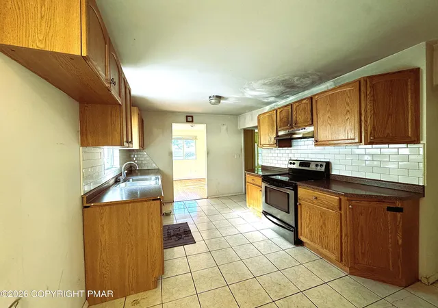 Photo 4 of Single family home for sale at 1236 Lace Dr, East Stroudsburg, PA 18302 | MLS# PM-143182 | Listing updated on 2026-09-29
