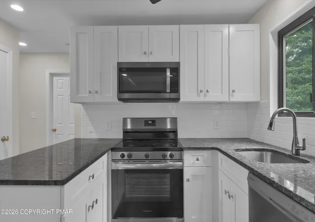 Photo 3 of Single family home for sale at 148 Sandlewood Dr, East Stroudsburg, PA 18301 | MLS# PM-143305 | Listing updated on 2026-08-03