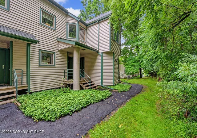 Listing Photo 5 - Condo for sale in building located at 324 Holw Rd, East Stroudsburg, PA 18302