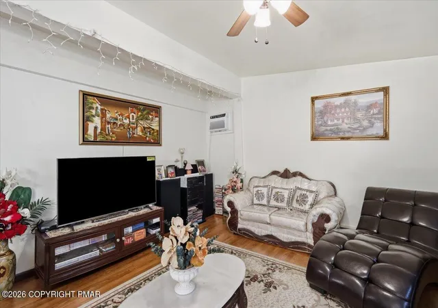 Photo 5 of Single family home for sale at 3 Devonshire Ln, Mount Pocono, PA 18344 | MLS# PM-143276 | Listing updated on 2026-07-23
