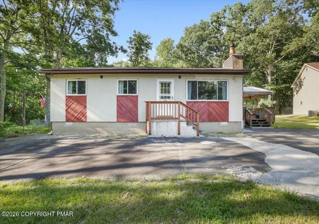 Photo 2 of Single family home for sale at 117 Mink Ct, Dingmans Ferry, PA 18328 | MLS# PM-143244 | Listing updated on 2026-07-22