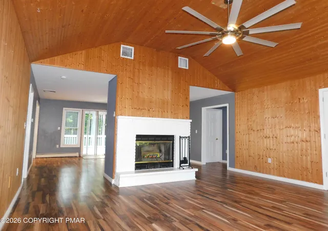 Photo 3 of Single family home for sale at 552 W Chipmunk Rd, Bushkill, PA 18324 | MLS# PM-143260 | Listing updated on 2026-09-16