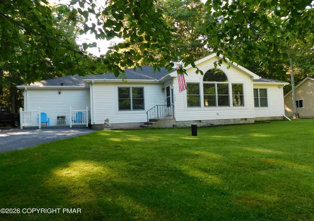 Photo 1 of Single family home for sale at 552 W Chipmunk Rd, Bushkill, PA 18324 | MLS# PM-143260 | Listing updated on 2026-09-16