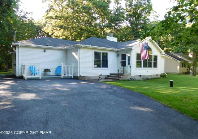 Photo 2 of Single family home for sale at 552 W Chipmunk Rd, Bushkill, PA 18324 | MLS# PM-143260 | Listing updated on 2026-09-16