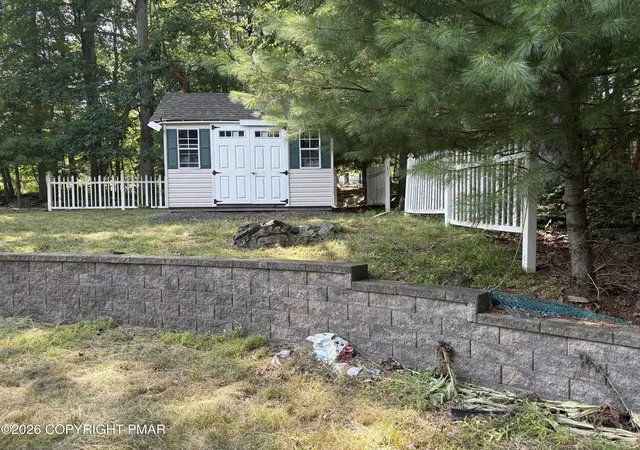 Photo 3 of Single family home for sale at 174 Pasquin Dr, East Stroudsburg, PA 18301 | MLS# PM-143543 | Listing updated on 2026-08-04
