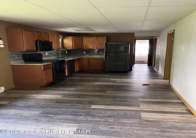 Photo 4 of Sale Pending at 520 Oak St, East Stroudsburg, PA 18301 | MLS# PM-143301 | Listing updated on 2026-10-08