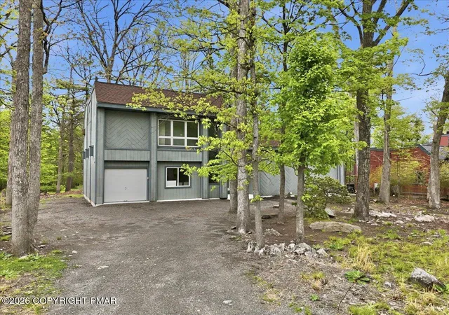 Photo 3 of Single family home for sale at 3120 Greenbriar Dr, East Stroudsburg, PA 18301 | MLS# PM-143266 | Listing updated on 2026-08-31