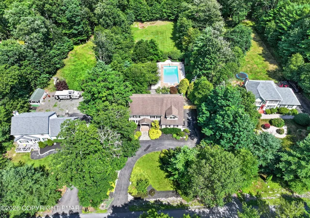 Photo 2 of Single family home for sale at 121 Chatham Hl Rd, Stroudsburg, PA 18360 | MLS# PM-143354 | Listing updated on 2026-08-31