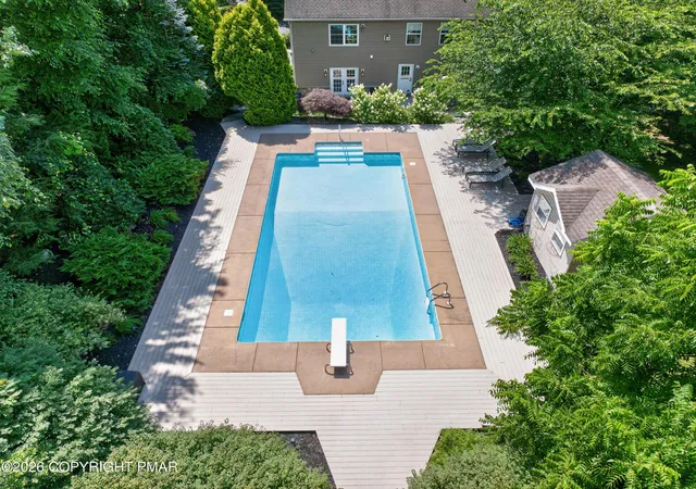 Photo 3 of Single family home for sale at 121 Chatham Hl Rd, Stroudsburg, PA 18360 | MLS# PM-143354 | Listing updated on 2026-08-31