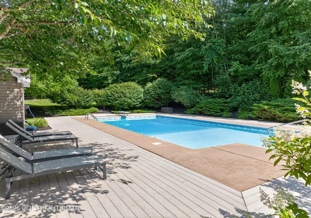 Photo 5 of Single family home for sale at 121 Chatham Hl Rd, Stroudsburg, PA 18360 | MLS# PM-143354 | Listing updated on 2026-08-31