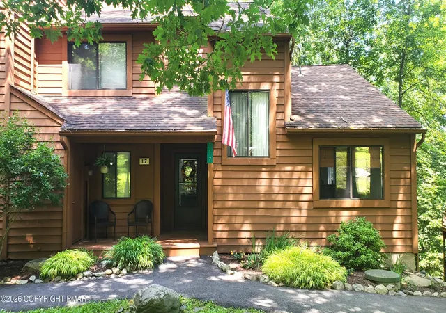 Photo 1 of Townhouse for sale at 117 Meadow View Ct, Bushkill, PA 18324 | MLS# PM-143331 | Listing updated on 2026-08-18