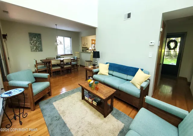 Photo 2 of Townhouse for sale at 117 Meadow View Ct, Bushkill, PA 18324 | MLS# PM-143331 | Listing updated on 2026-08-18