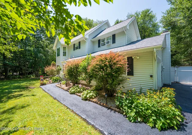 Photo 3 of Single family home for sale at 211 Annette Marie Dr, Long Pond, PA 18334 | MLS# PM-143315 | Listing updated on 2026-09-21