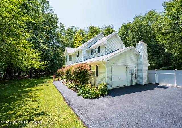 Photo 4 of Single family home for sale at 211 Annette Marie Dr, Long Pond, PA 18334 | MLS# PM-143315 | Listing updated on 2026-10-19