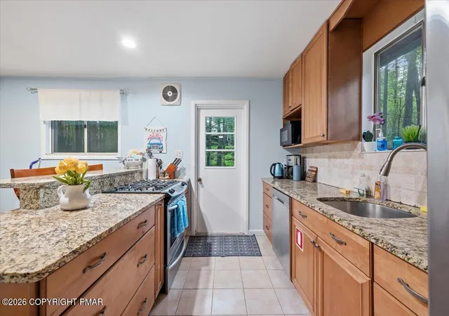 Photo 5 of Sale Pending at 107 W Crk View Dr, Gouldsboro, PA 18424 | MLS# PM-143338 | Listing updated on 2026-08-13