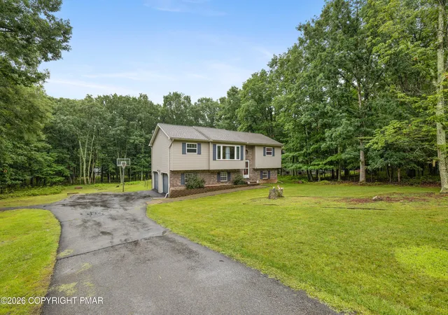 Photo 3 of Single family home for sale at 2210 S Rocky Mountain Dr, Effort, PA 18330 | MLS# PM-143478 | Listing updated on 2026-09-01