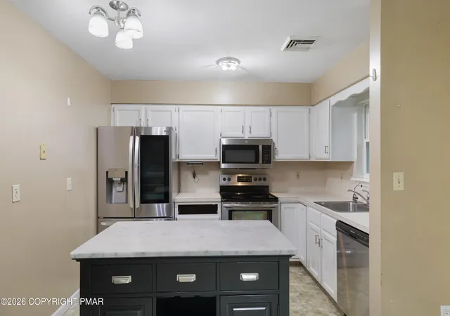 Photo 5 of Single family home for sale at 2210 S Rocky Mountain Dr, Effort, PA 18330 | MLS# PM-143478 | Listing updated on 2026-09-01