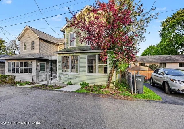 Photo 3 of Single family home for sale at 432 S Edwards Ct, Scranton, PA 18504 | MLS# PM-143387 | Listing updated on 2026-09-04