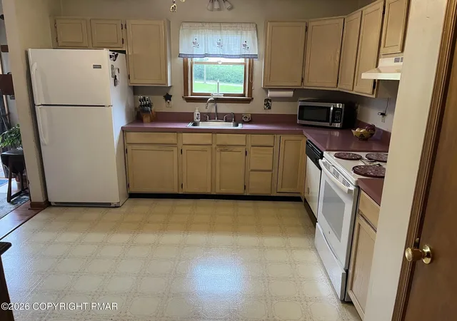 Photo 4 of Sale Pending at 122 Corinne Ct, Effort, PA 18330 | MLS# PM-143429 | Listing updated on 2026-09-01