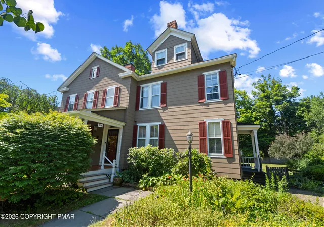 Photo 3 of Single family home for sale at 208 W Harford St, Milford, PA 18337 | MLS# PM-143398 | Listing updated on 2026-08-16