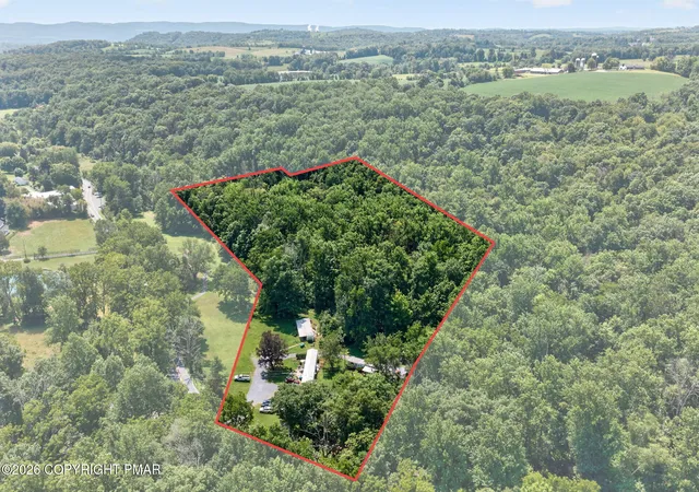 Listing Photo 4 - Condo for sale in building located at 261 Schipps Ln, Mount Bethel, PA 18343