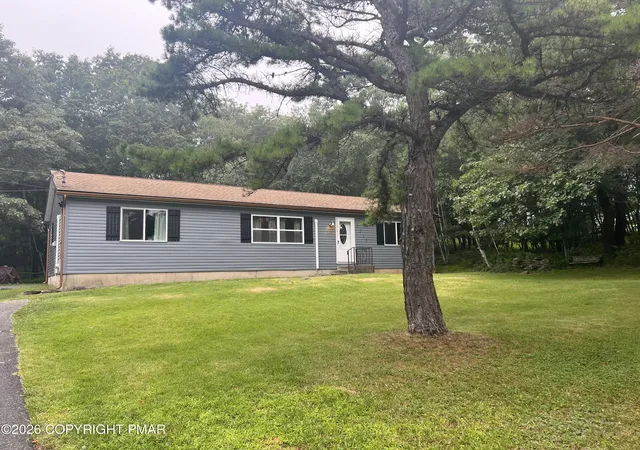 Photo 3 of Single family home for sale at 2215 Yellowstone Dr, Blakeslee, PA 18610 | MLS# PM-143412 | Listing updated on 2026-07-28