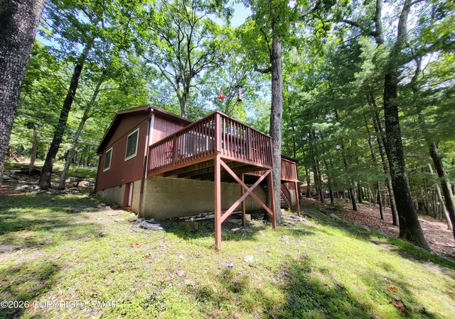 Photo 2 of Single family home for sale at 257 Saunders Dr, Bushkill, PA 18324 | MLS# PM-143462 | Listing updated on 2026-08-21