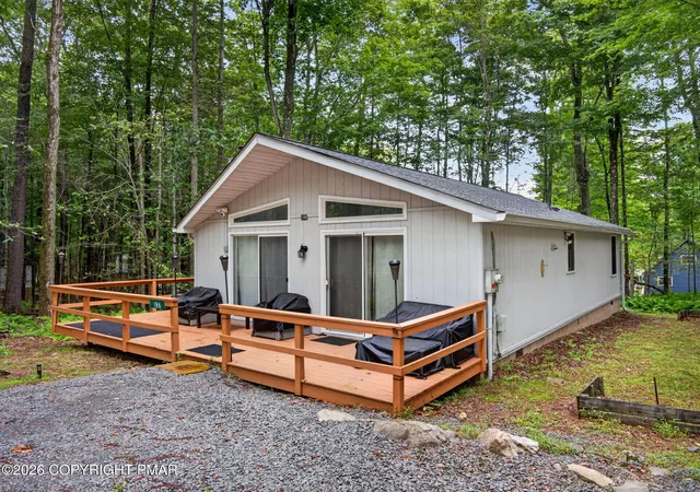 Photo 4 of Single family home for sale at 186 Wyomissing Dr, Pocono Lake, PA 18347 | MLS# PM-143490 | Listing updated on 2026-08-19