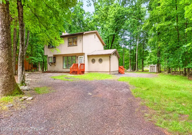 Photo 3 of Single family home for sale at 3232 Greenbriar Dr, East Stroudsburg, PA 18301 | MLS# PM-143588 | Listing updated on 2026-09-06