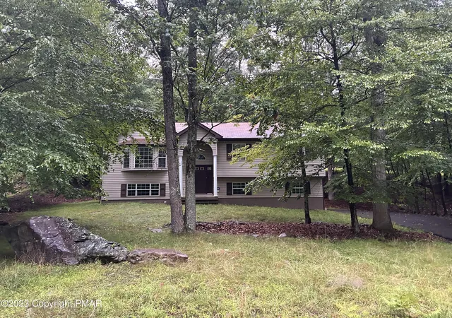 Photo 3 of Single family home for sale at 1147 Hunters Woods Dr, East Stroudsburg, PA 18301 | MLS# PM-143475 | Listing updated on 2026-08-31