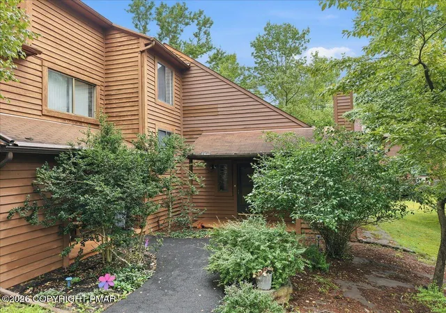 Photo 2 of Sale Pending at 248 Sedburgh Ct, Bushkill, PA 18324 | MLS# PM-143571 | Listing updated on 2026-09-04