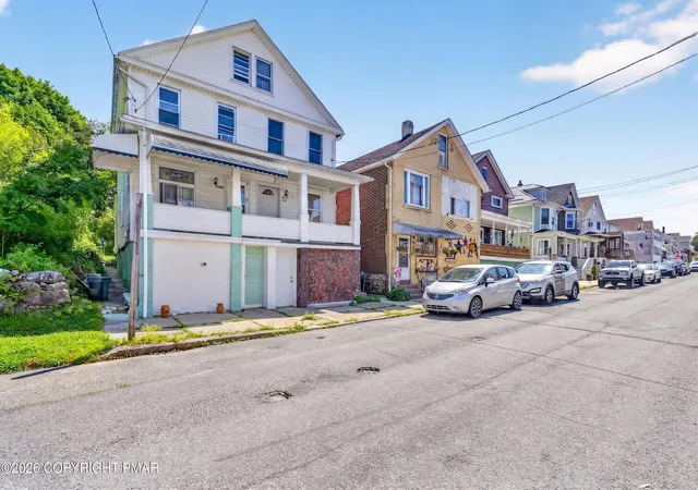 Photo 3 of Single family home for sale at 325 E Fell St, Summit Hill, PA 18250 | MLS# PM-143495 | Listing updated on 2026-09-25
