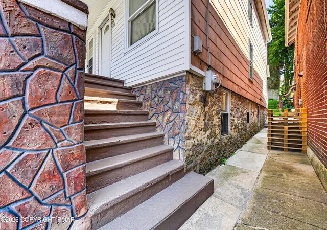 Photo 4 of Single family home for sale at 325 E Fell St, Summit Hill, PA 18250 | MLS# PM-143495 | Listing updated on 2026-09-25