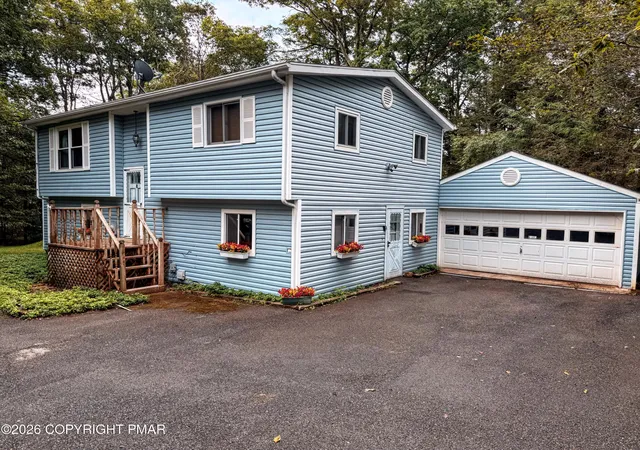 Photo 2 of Single family home for sale at 304 Leaf St, Tobyhanna, PA 18466 | MLS# PM-143576 | Listing updated on 2026-09-11