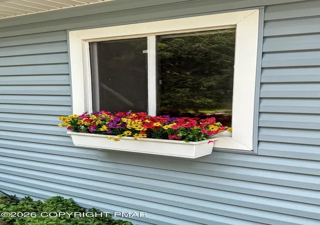Photo 4 of Single family home for sale at 304 Leaf St, Tobyhanna, PA 18466 | MLS# PM-143576 | Listing updated on 2026-09-11