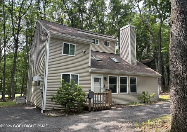 Photo 3 of Single family home for sale at 319 Hyland Dr, East Stroudsburg, PA 18301 | MLS# PM-143518 | Listing updated on 2026-07-30