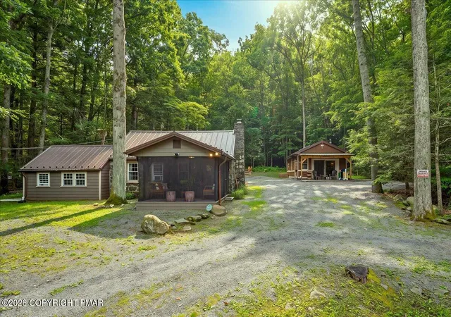 Photo 1 of Single family home for sale at 1021 Country Crk Ln, East Stroudsburg, PA 18302 | MLS# PM-143610 | Listing updated on 2026-10-07